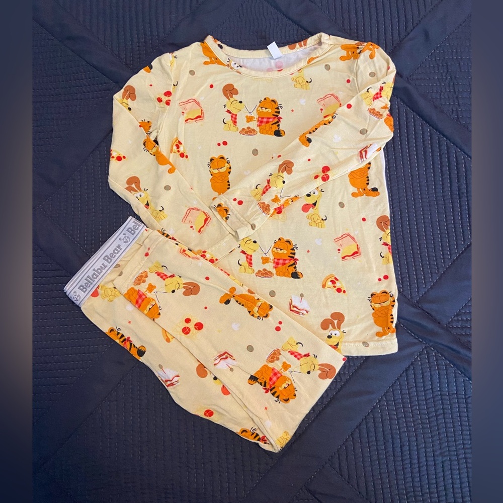 VGUC Bellabu Bear Garfield: The Movie Bamboo Pajama Set